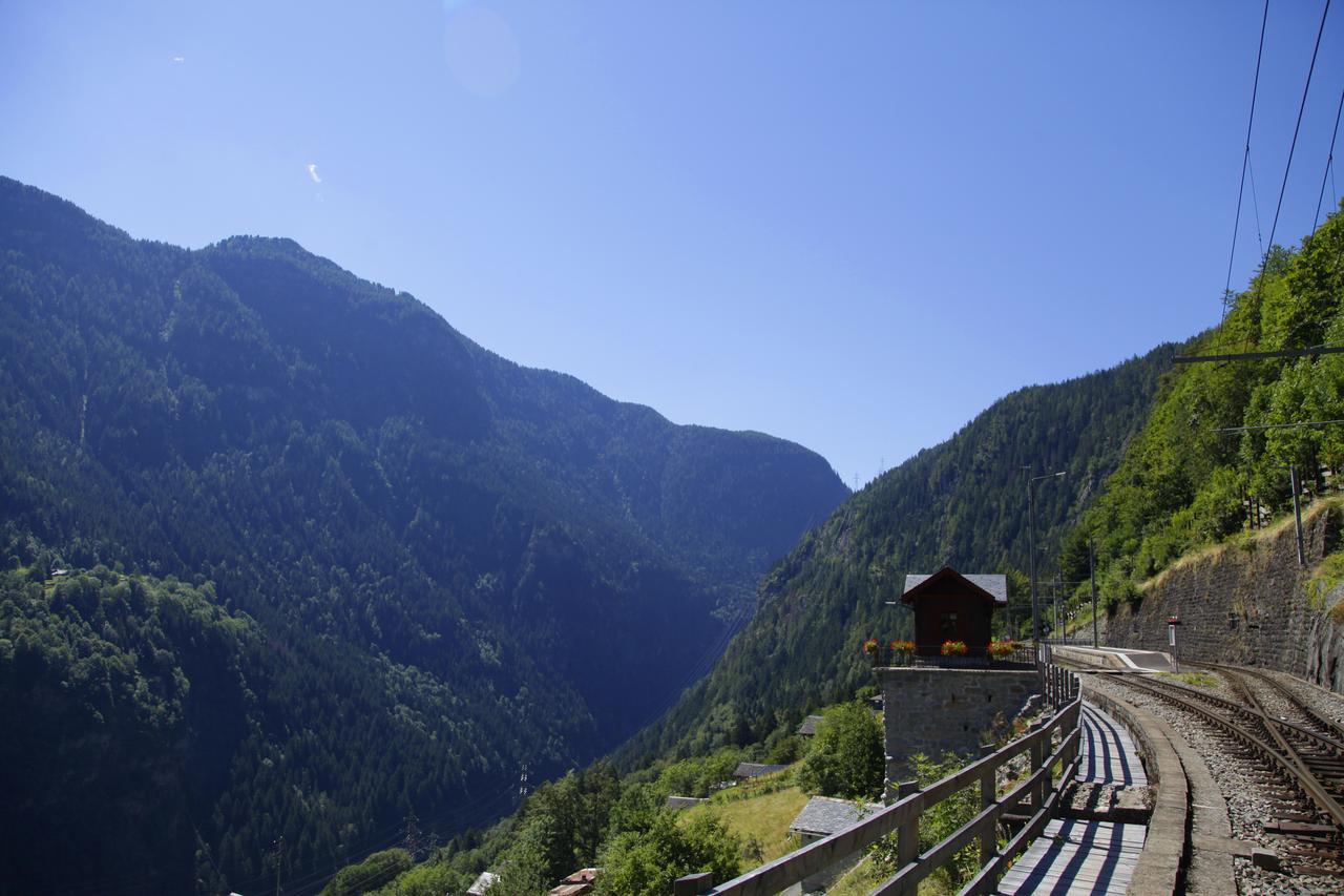 Lieu Secret Dans Les Alpes Suisses Villa Le Tretien Bagian luar foto