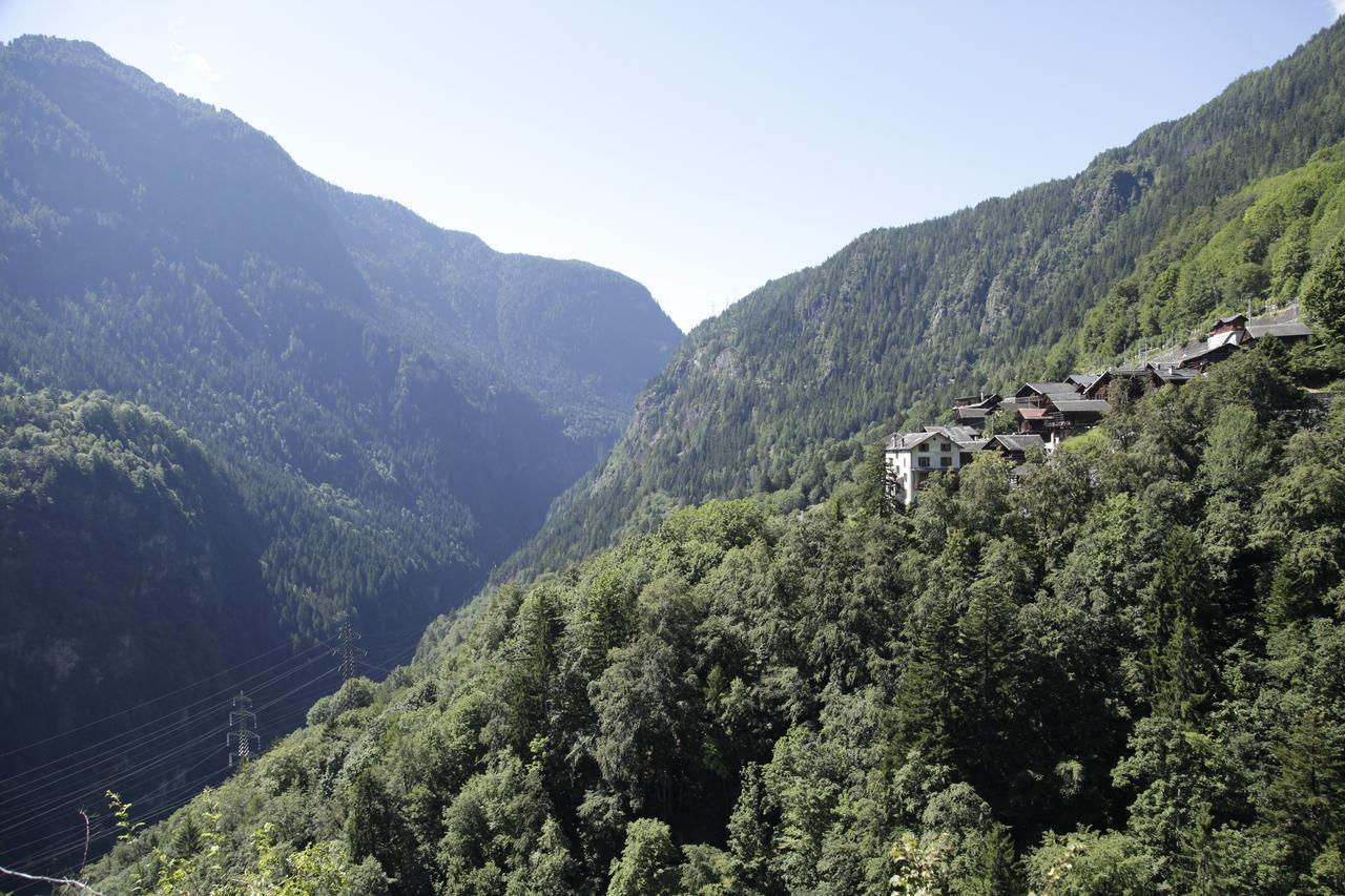 Lieu Secret Dans Les Alpes Suisses Villa Le Tretien Bagian luar foto