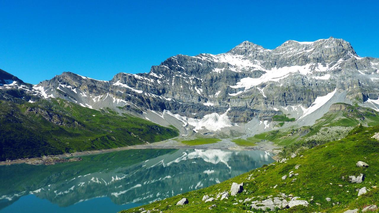 Lieu Secret Dans Les Alpes Suisses Villa Le Tretien Bagian luar foto