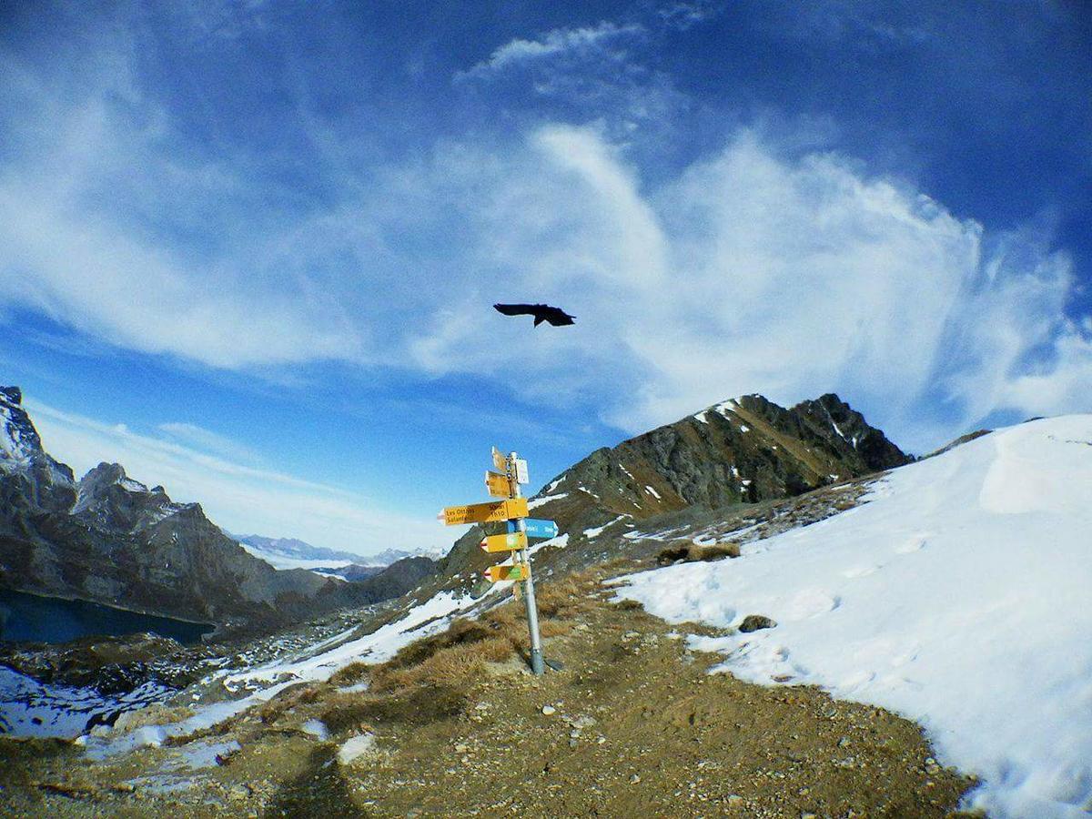 Lieu Secret Dans Les Alpes Suisses Villa Le Tretien Bagian luar foto